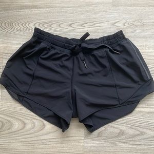 Hotty Hot Shorts Lululemon Size 10 Black, 2.5"